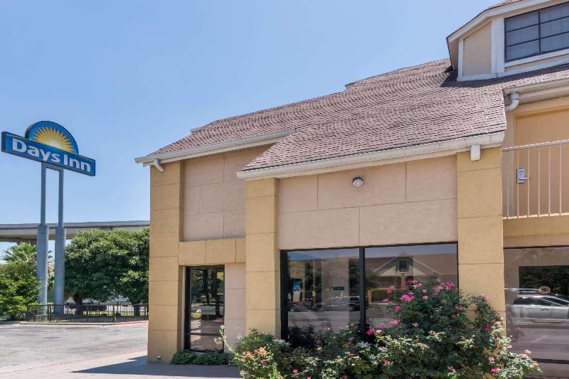 Отель Days Inn By Wyndham Austin South