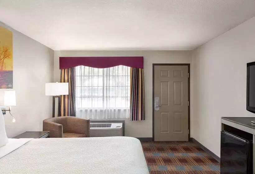 酒店 Days Inn By Wyndham San Antonio Near Fiesta Park