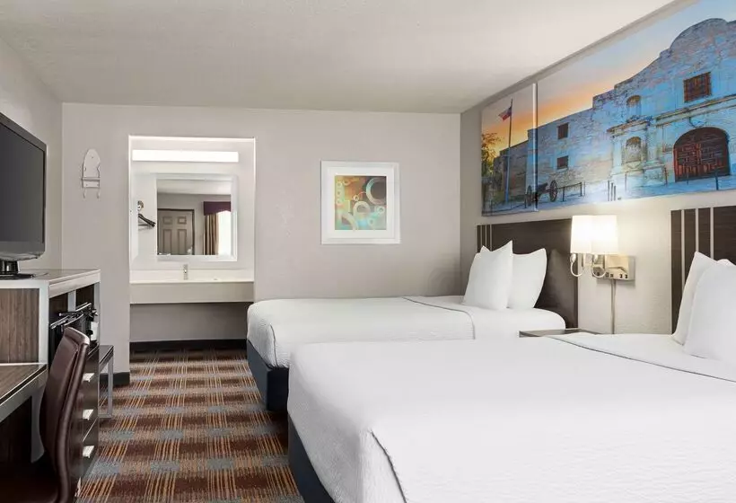 酒店 Days Inn By Wyndham San Antonio Near Fiesta Park