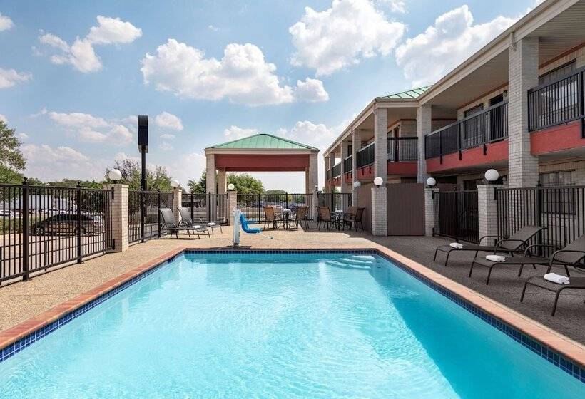 בית מלון כפרי Days Inn By Wyndham San Antonio Near Fiesta Park