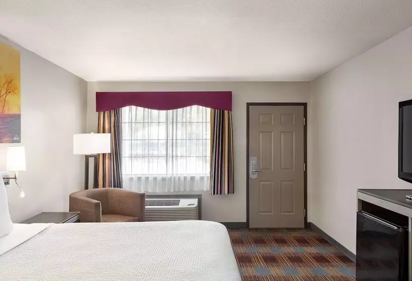 酒店 Days Inn By Wyndham San Antonio Near Fiesta Park