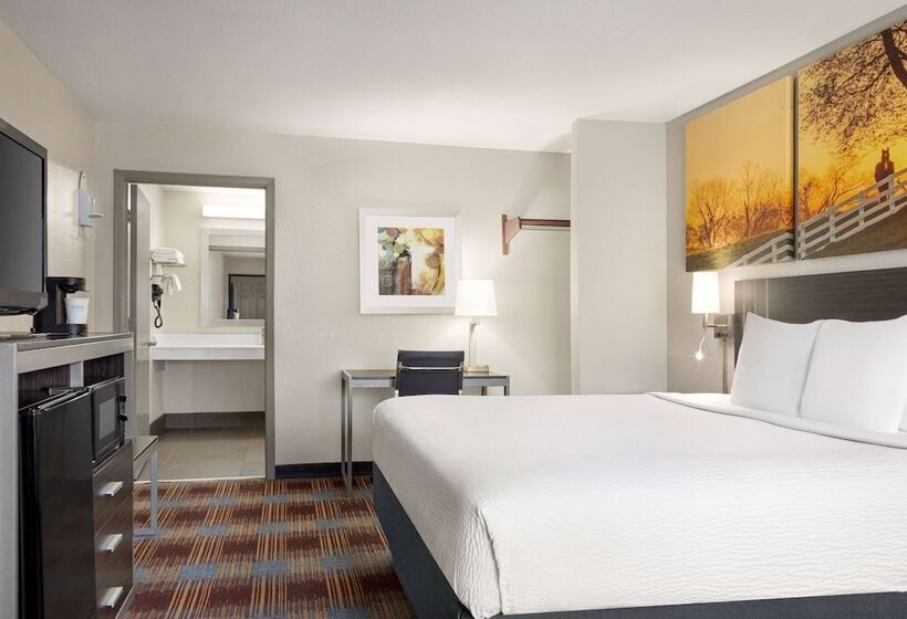 בית מלון כפרי Days Inn By Wyndham San Antonio Near Fiesta Park