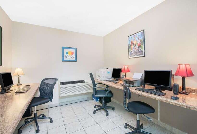 בית מלון כפרי Days Inn & Suites By Wyndham Fargo 19th Ave/airport Dome