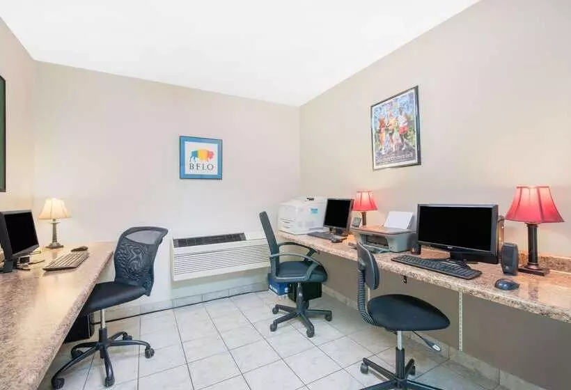 호텔 Days Inn & Suites By Wyndham Fargo 19th Ave/airport Dome