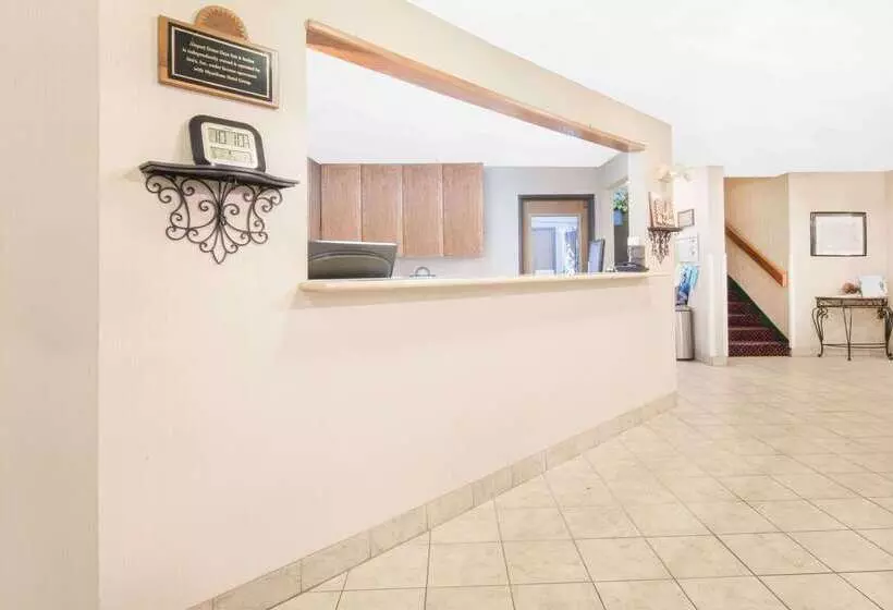 호텔 Days Inn & Suites By Wyndham Fargo 19th Ave/airport Dome