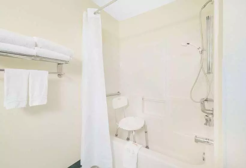 호텔 Days Inn & Suites By Wyndham Fargo 19th Ave/airport Dome