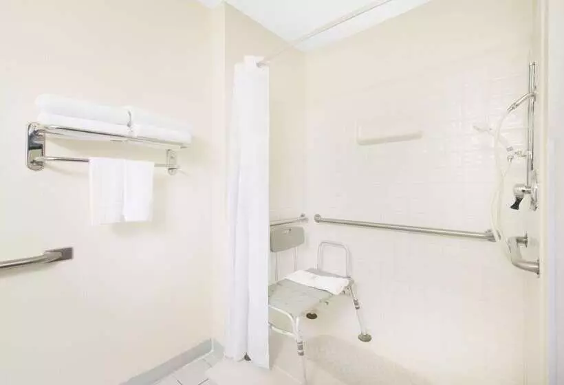 호텔 Days Inn & Suites By Wyndham Fargo 19th Ave/airport Dome