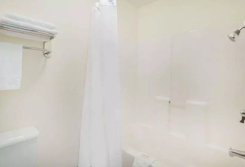 호텔 Days Inn & Suites By Wyndham Fargo 19th Ave/airport Dome