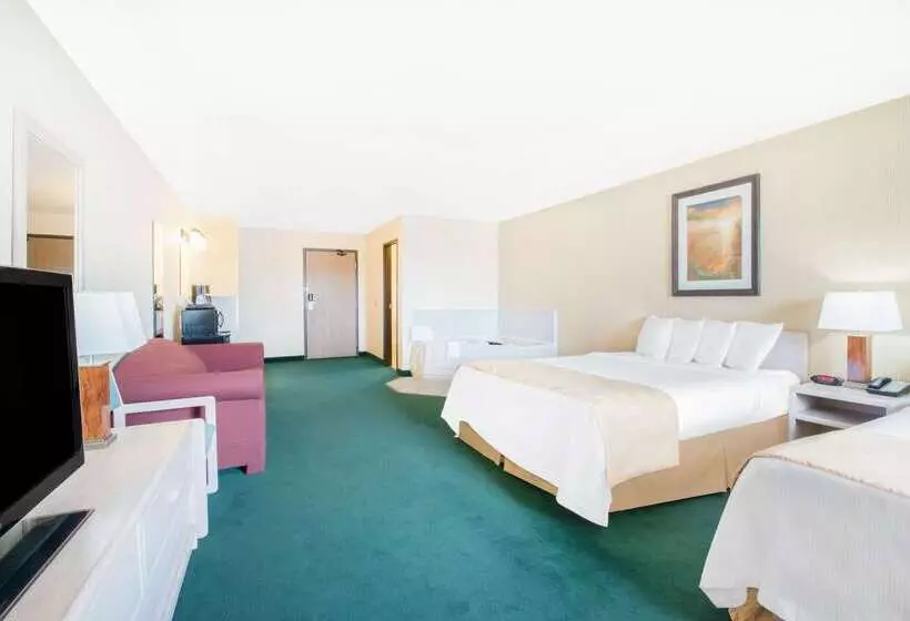 호텔 Days Inn & Suites By Wyndham Fargo 19th Ave/airport Dome