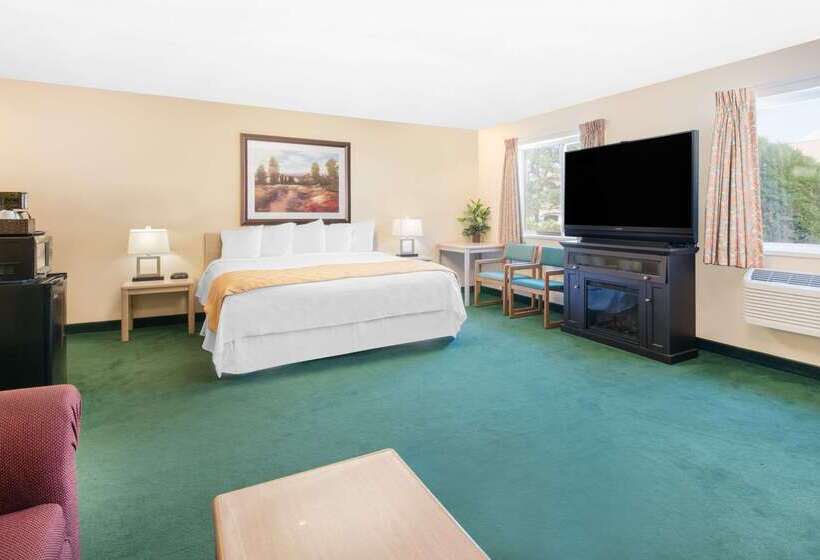 בית מלון כפרי Days Inn & Suites By Wyndham Fargo 19th Ave/airport Dome