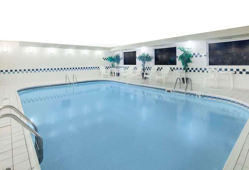 בית מלון כפרי Days Inn & Suites By Wyndham Fargo 19th Ave/airport Dome