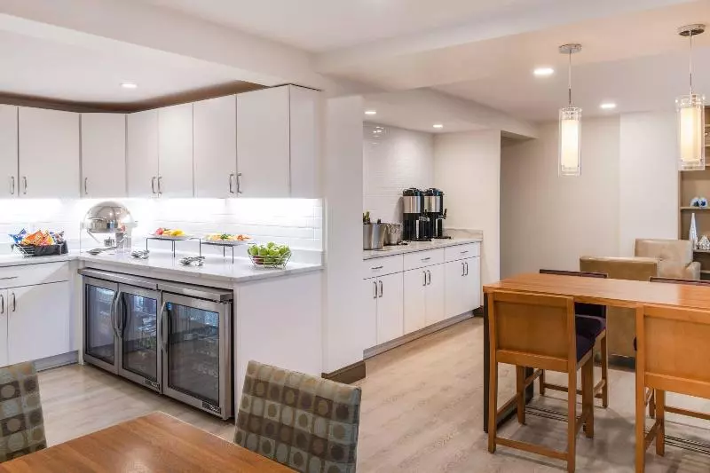 Skyline Hotel Detroit Airport, Surestay Collection By Bw