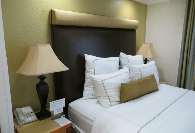 فندق Desert Breezes Resort