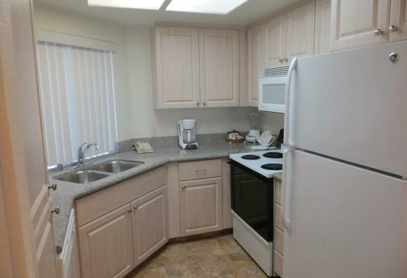 فندق Desert Breezes Resort