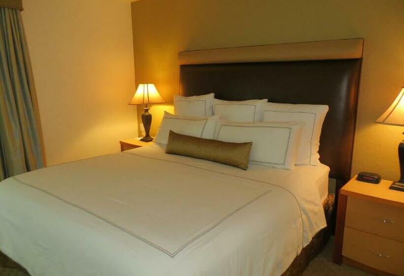 فندق Desert Breezes Resort