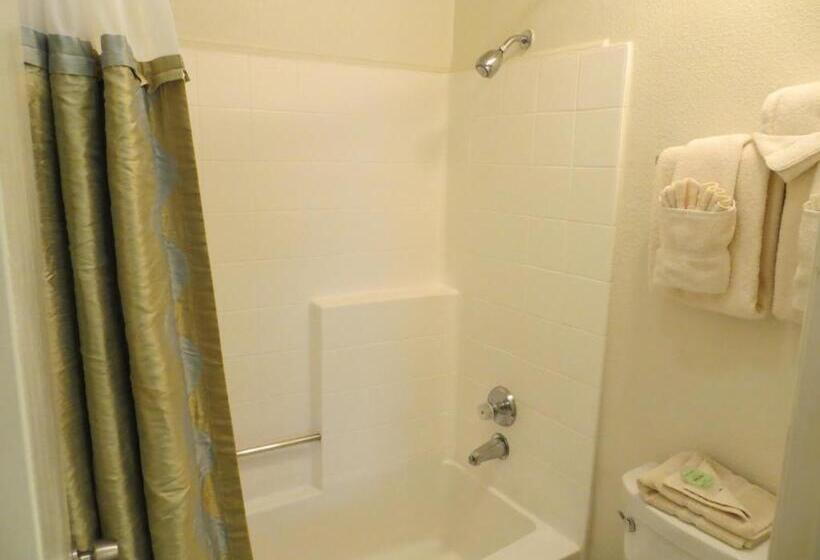 فندق Desert Breezes Resort