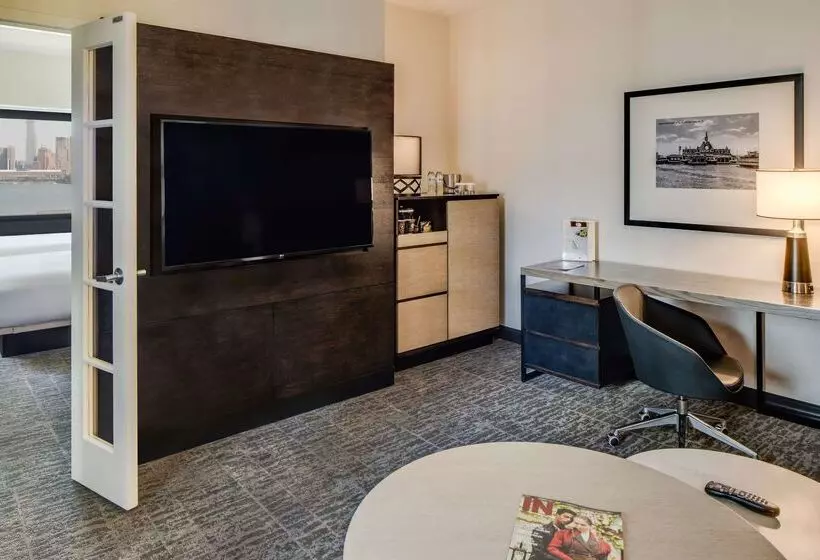 Doubletree By Hilton Hotel & Suites Jersey City