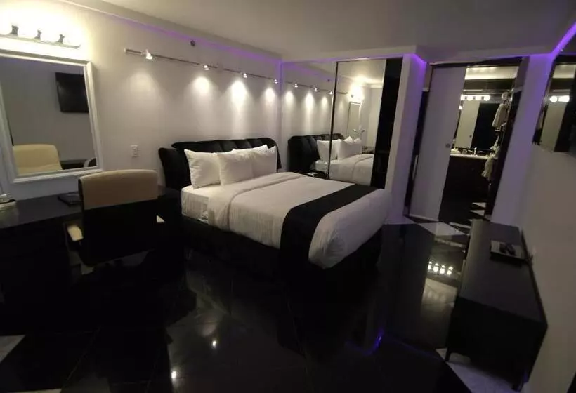 Отель Ramada By Wyndham North Bergen