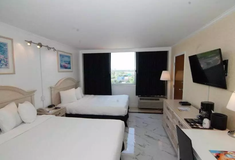 Отель Ramada By Wyndham North Bergen