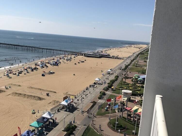 ホテル Sun & Sand Resort Oceanfront Suites