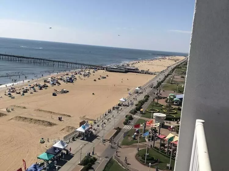 Szálloda Sun & Sand Resort Oceanfront Suites