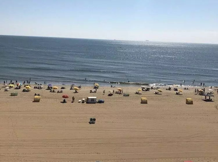 Szálloda Sun & Sand Resort Oceanfront Suites