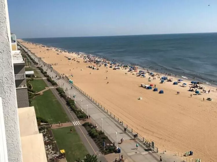 Szálloda Sun & Sand Resort Oceanfront Suites