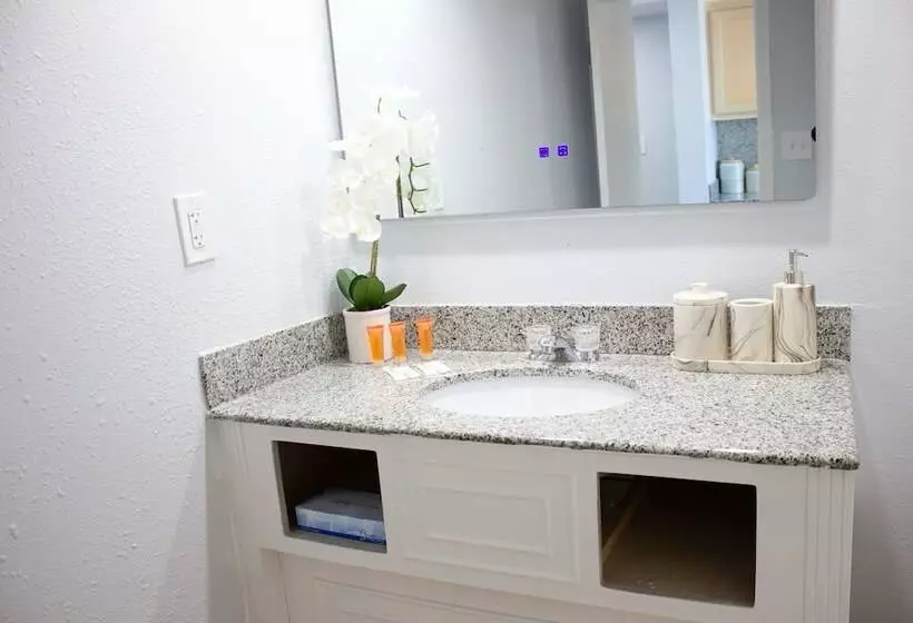 Szálloda Sun & Sand Resort Oceanfront Suites