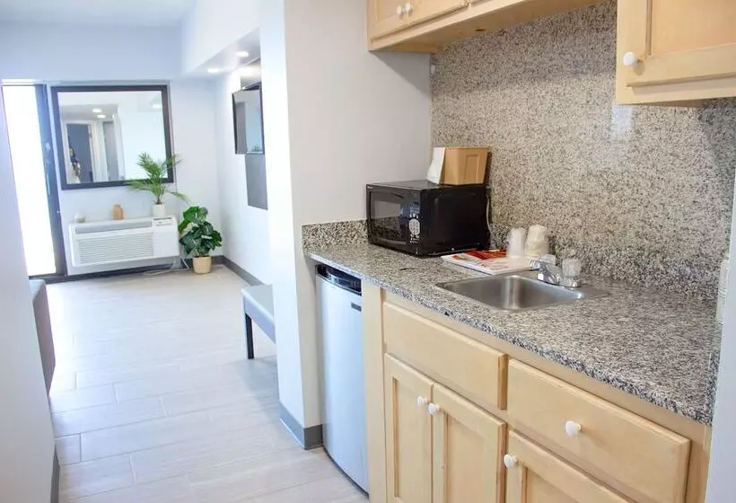 Szálloda Sun & Sand Resort Oceanfront Suites