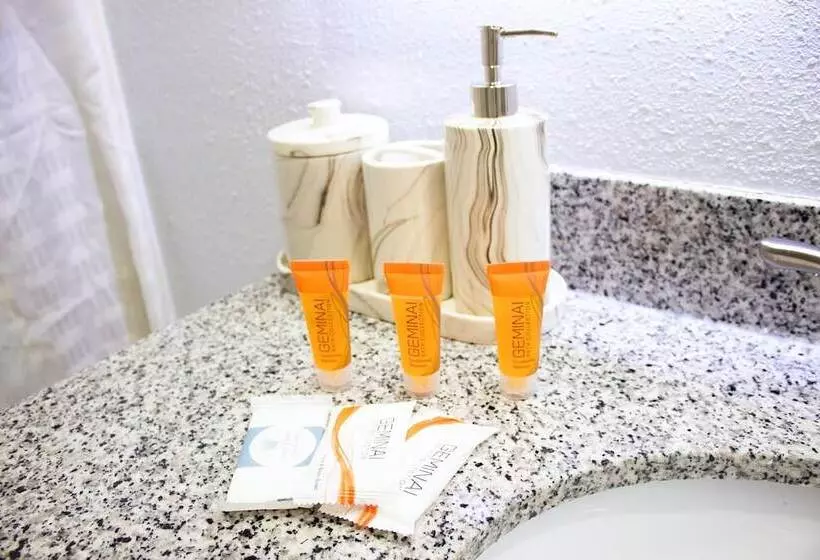 Szálloda Sun & Sand Resort Oceanfront Suites