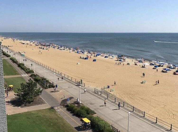 ホテル Sun & Sand Resort Oceanfront Suites