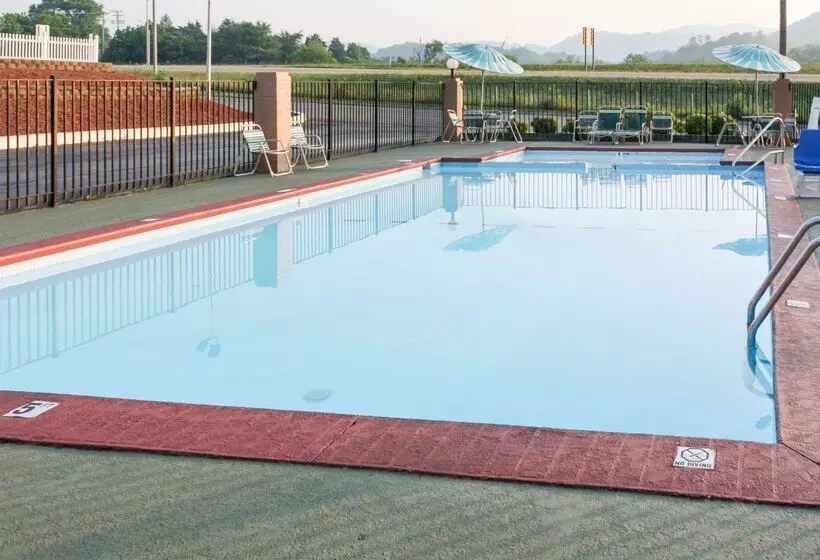 فندق على الطريق Econo Lodge