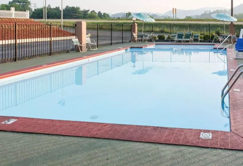 فندق على الطريق Econo Lodge