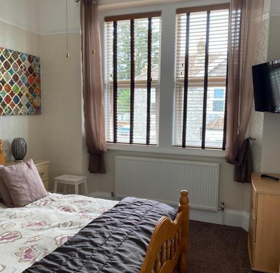 پانسیون Milton Lodge