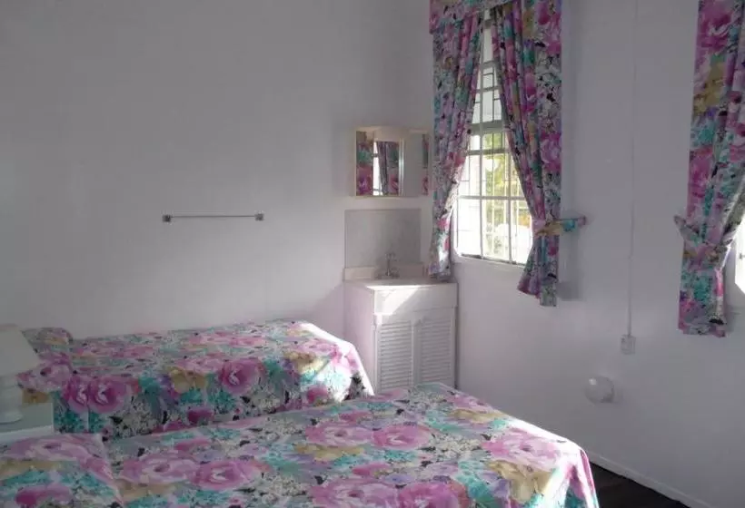 پانسیون Beach Guest House Cleverdale