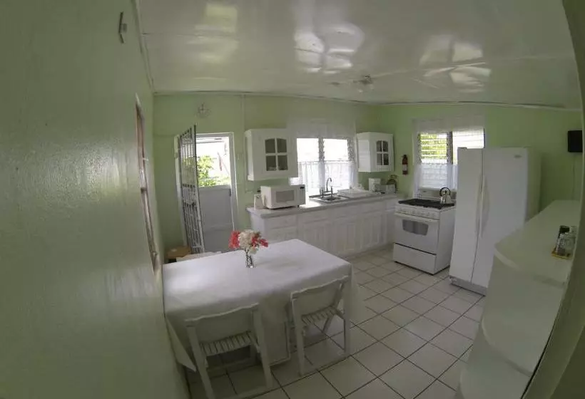 پانسیون Beach Guest House Cleverdale