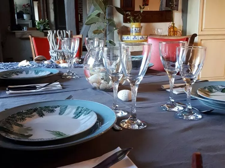 Aamiaismajoitus (B&B) La Coterie De Troo