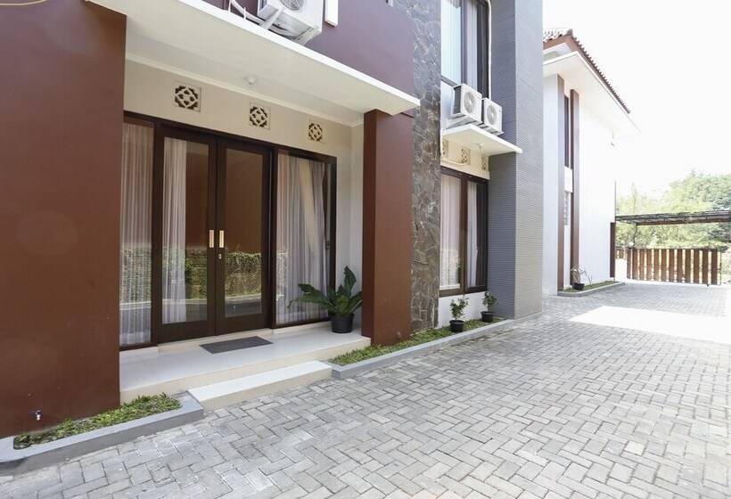 Hotel Reddoorz @ Merapi View