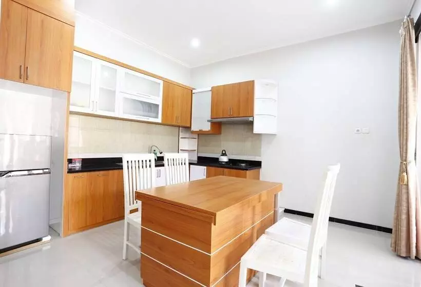 Hotelli Reddoorz @ Merapi View