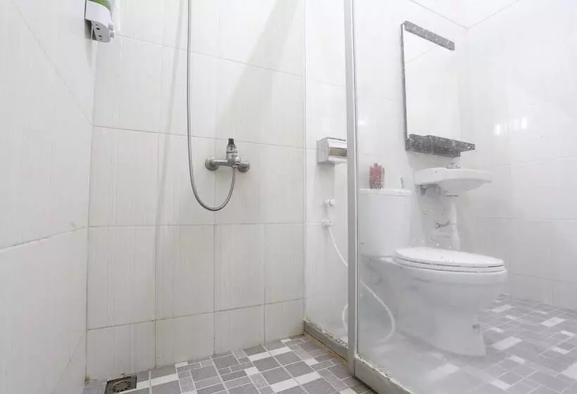 Hotelli Reddoorz @ Merapi View