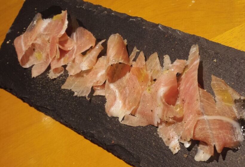 פנסיון Cafe & Inn That Sounds Good