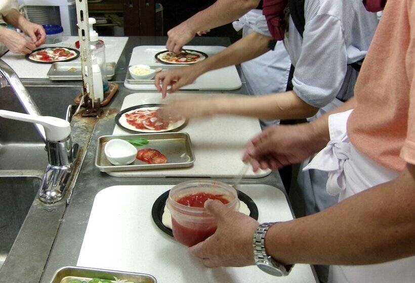 פנסיון Cafe & Inn That Sounds Good