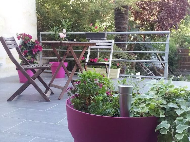 تختخواب و صبحانه La Maison Bastide