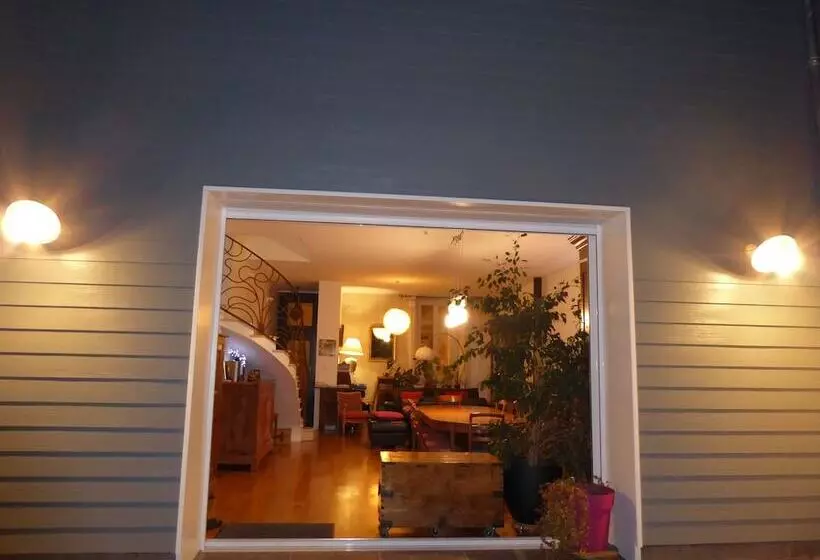 تختخواب و صبحانه La Maison Bastide