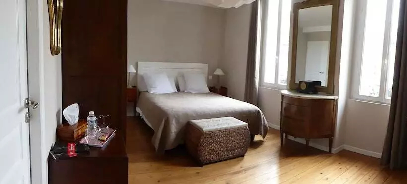 تختخواب و صبحانه La Maison Bastide