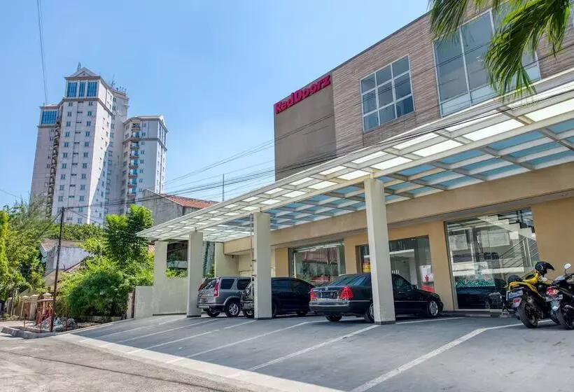 Majatalo Reddoorz Near Ciputra World 3