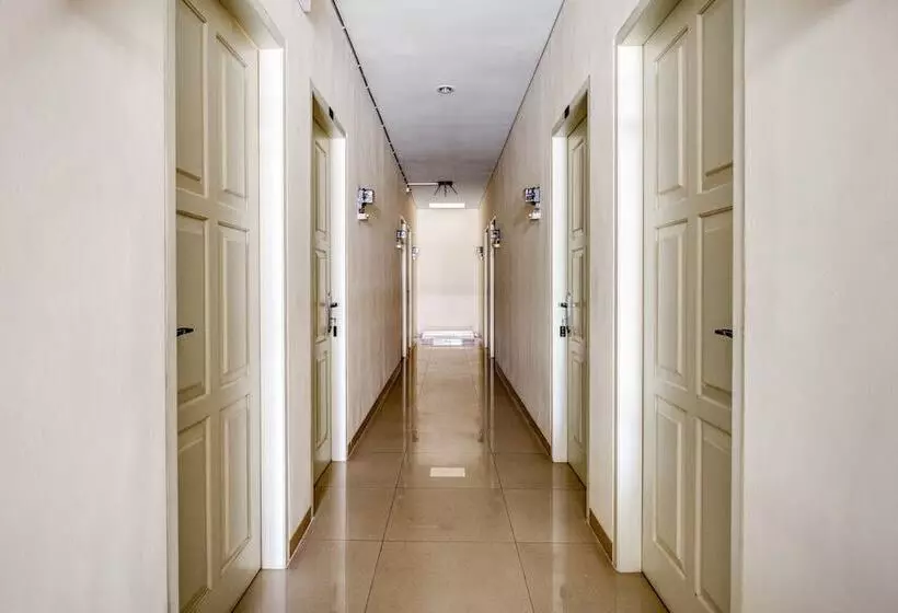 Majatalo Reddoorz Near Ciputra World 3