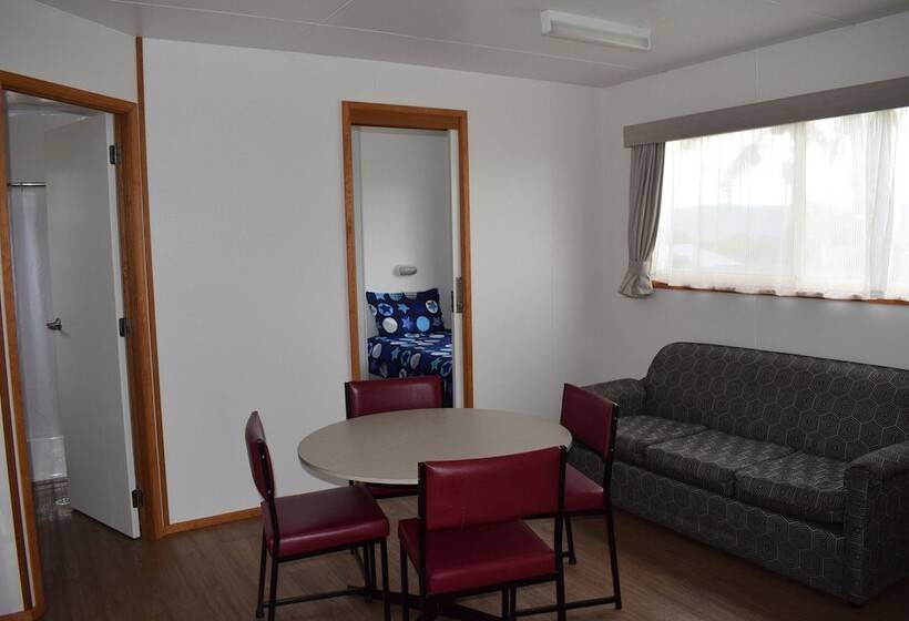 فندق Bega Caravan Park