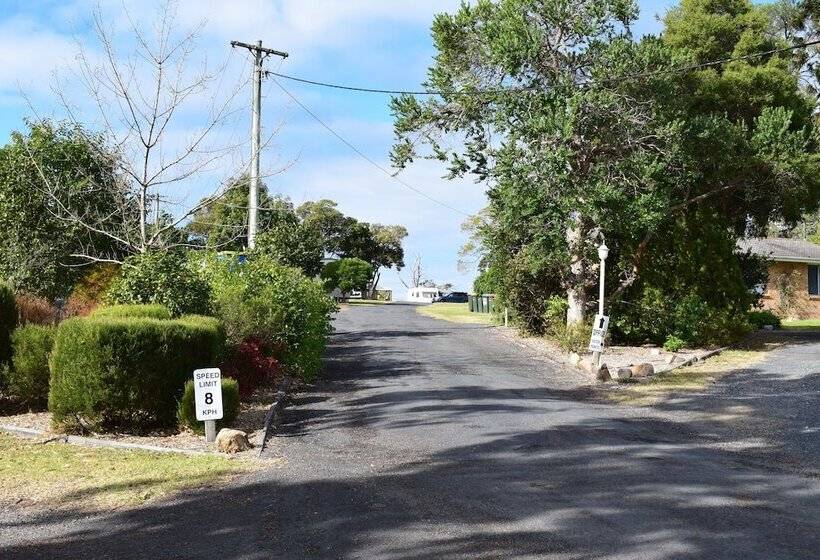 فندق Bega Caravan Park