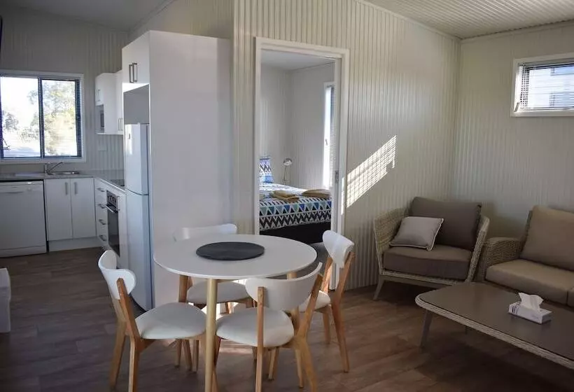 ホテル Bega Caravan Park